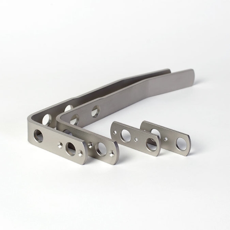 Lampenteile aus Chromstahl, glasperlgestrahlt